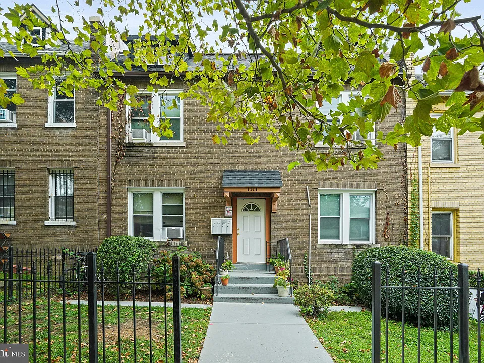 1111 Queen St NE #2