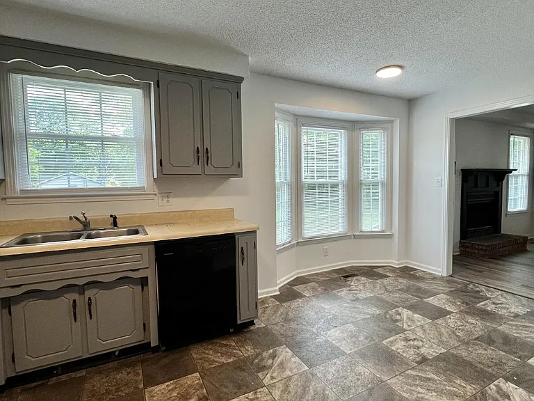 2303 Stokes Rd — Photo 18