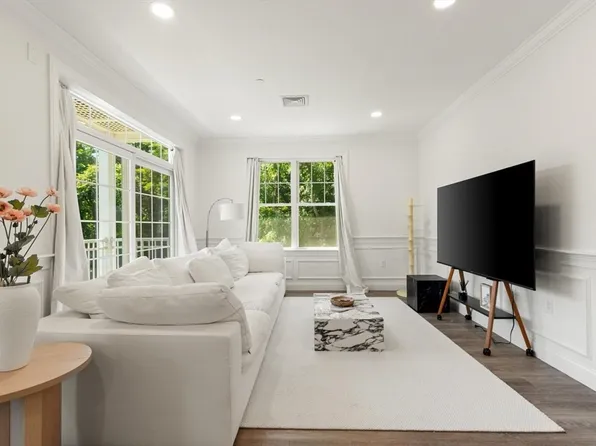 320 Middlesex Ave #E307, Medford, MA 02155