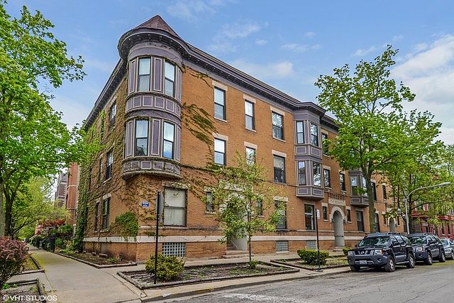 1st image of 850 W Cornelia Ave #9