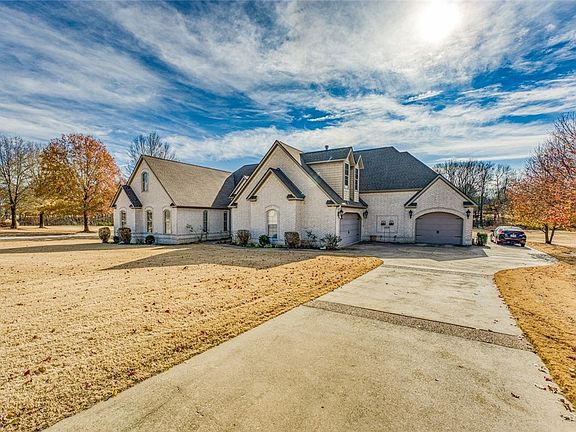 2nd image of 678 Sonoma Cir