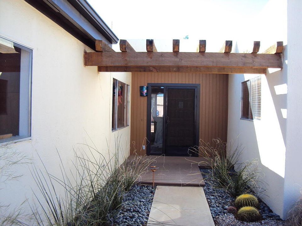 1st image of 210 E Placita Del Iris