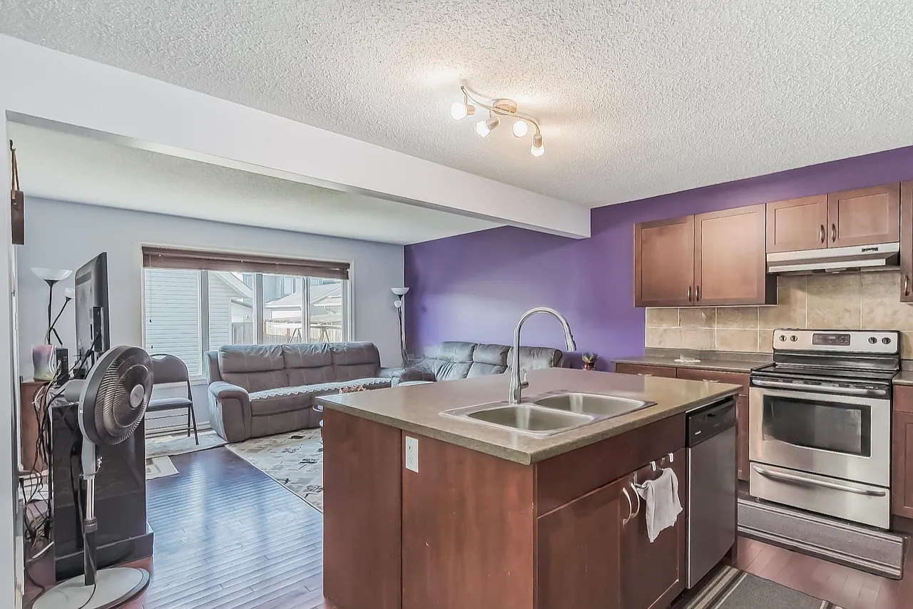 3 Bed 2.5 Bath Family Home SW Glenridding Edmonton For Rent — Photo 3