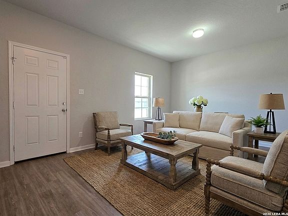 2nd image of 632 Cypress Arbor