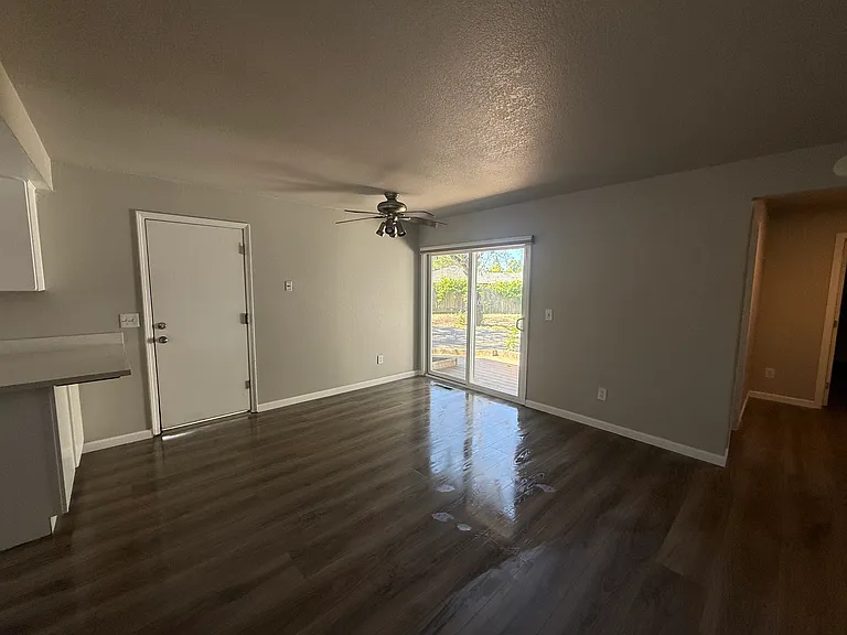 919 Lodi St — Photo 8