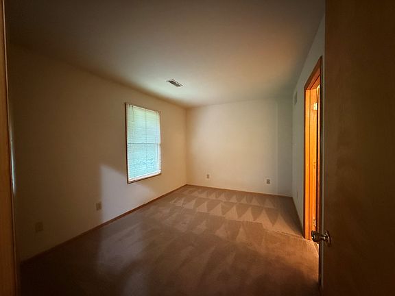 5th image of 906 E Hillside Dr