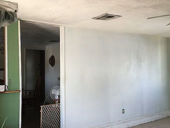 4th image of 409 W 2nd Ave