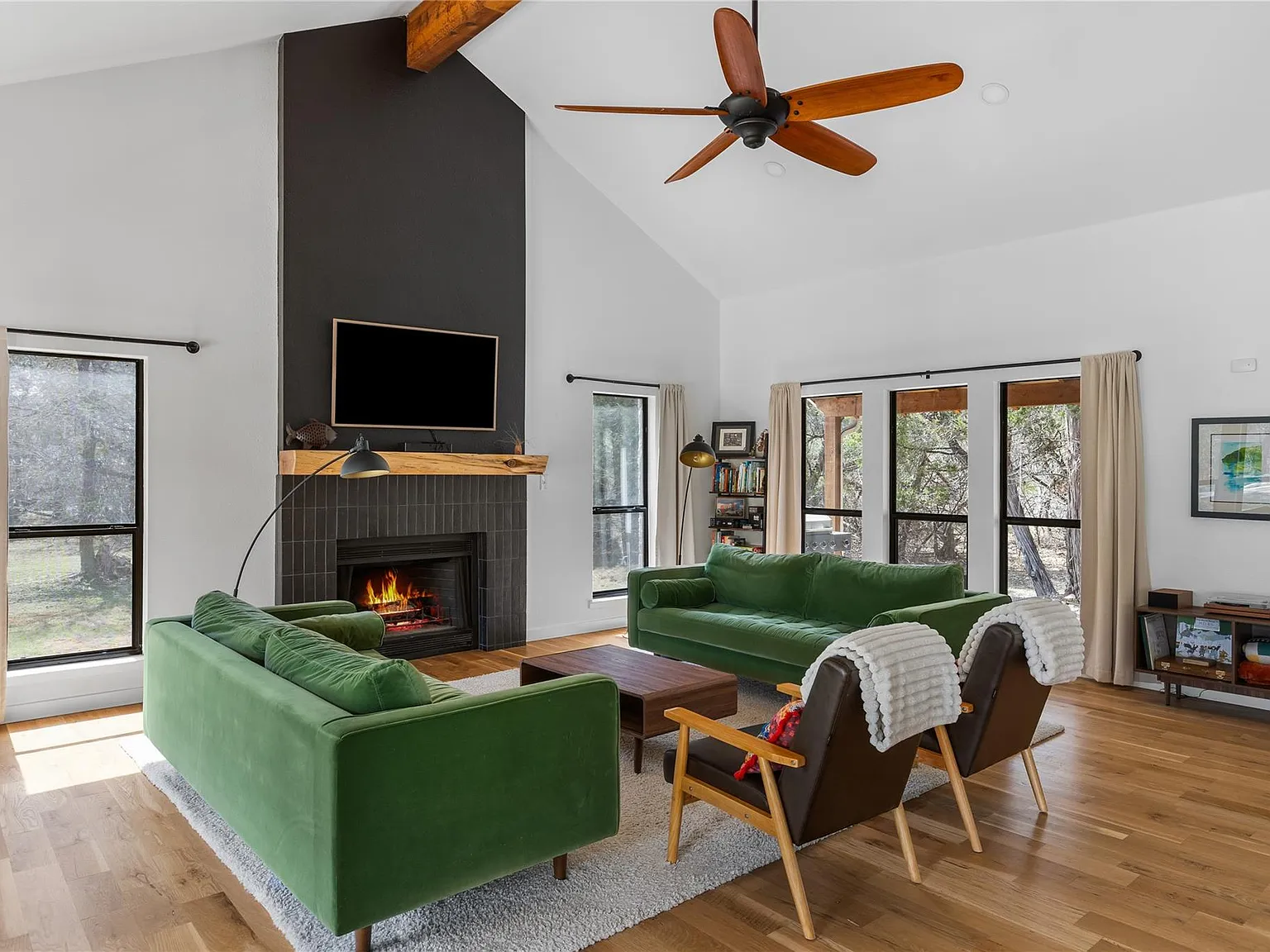 3 bed, 2.0 bath, 1778 sqft, $3,300 — Photo 4