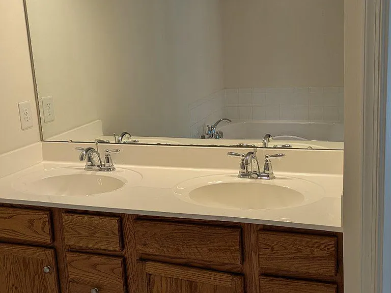 1309 Madison Ln — Photo 11