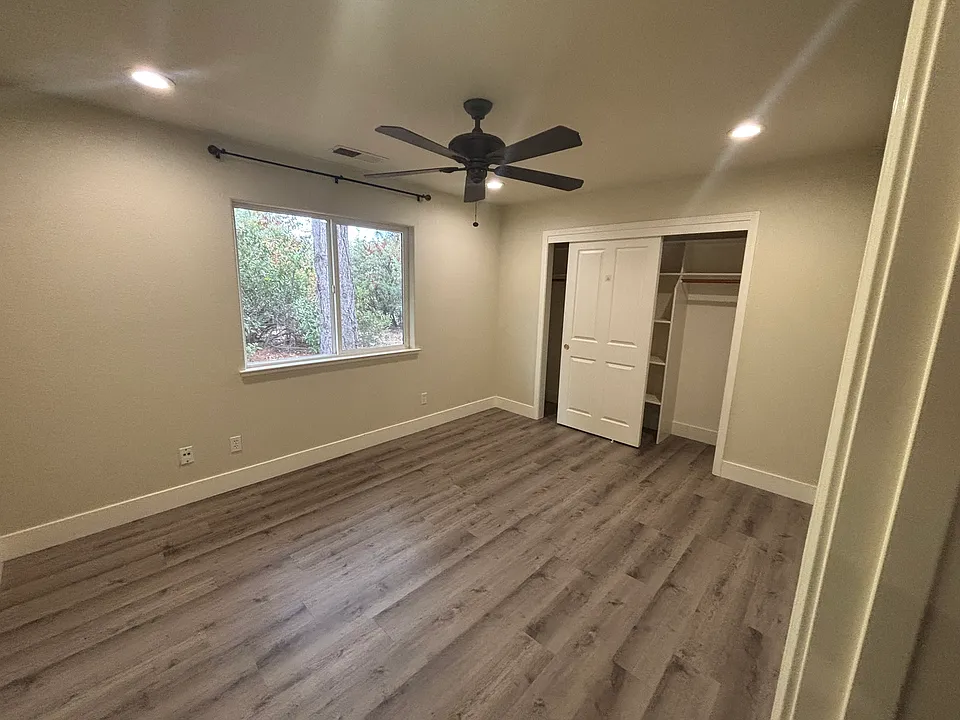 3764 Whispering Pines Ln