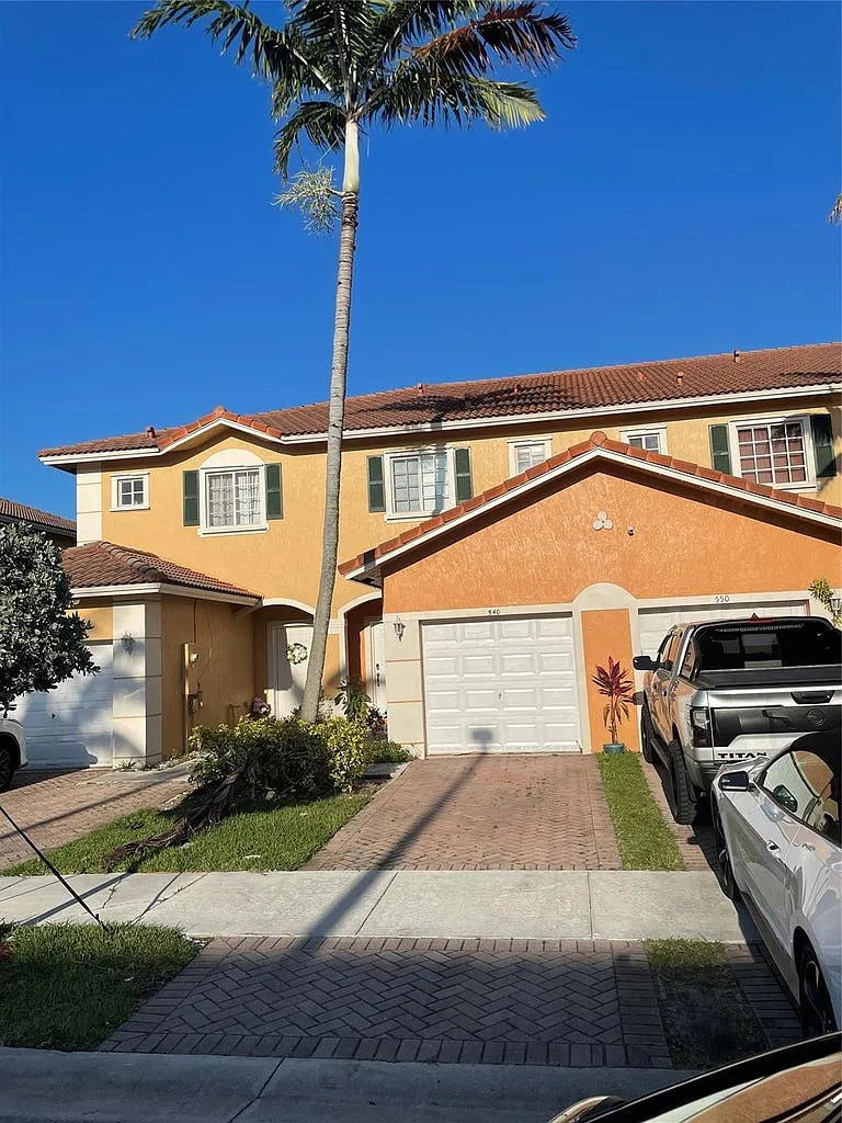 3 bed, 2.5 bath, 1356 sqft, $2,900 — Photo 1