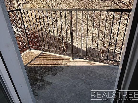 5th image of 115 Park Ave #4F