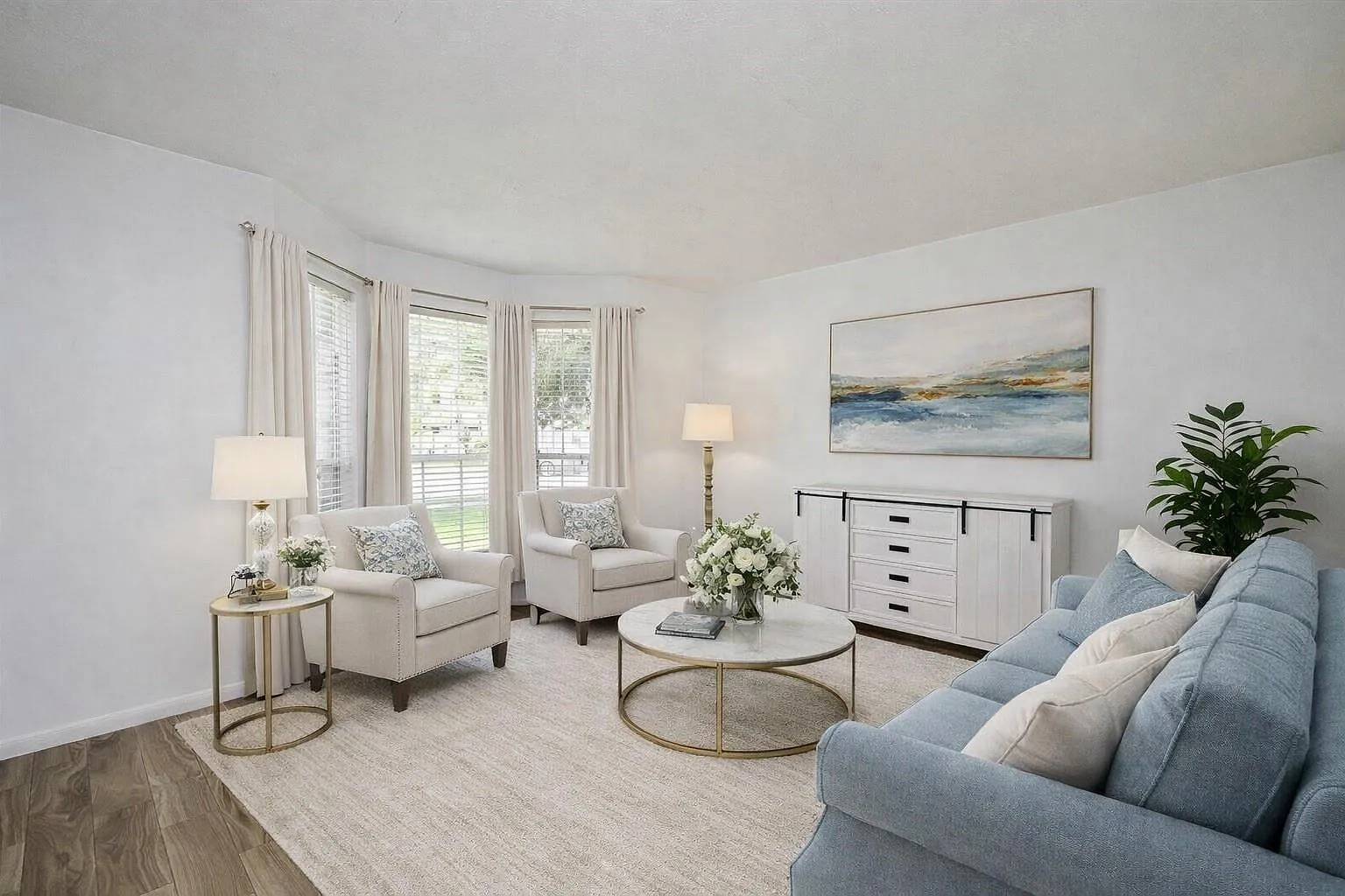 4 bed, 2.5 bath, 2744 sqft, $2,200 — Photo 2