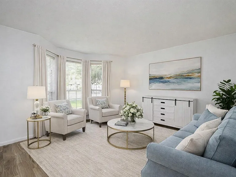 2534 Halstead Dr — Photo 2