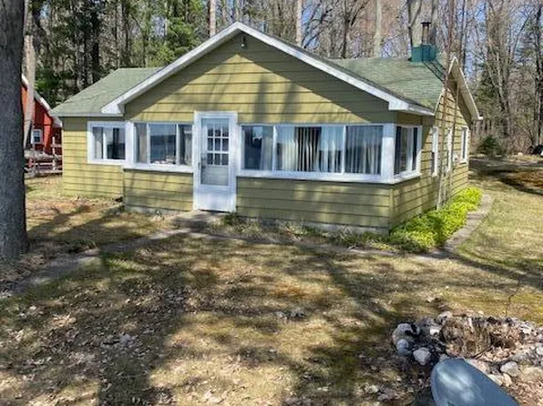 14513 Short St, Leroy, MI 49655