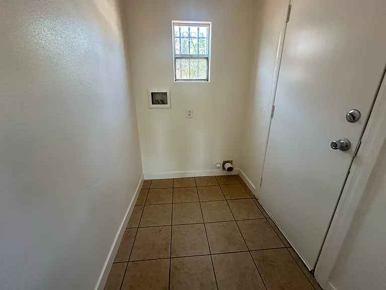 8114 Hoover — Photo 11
