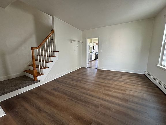 4th image of 1619 Main St