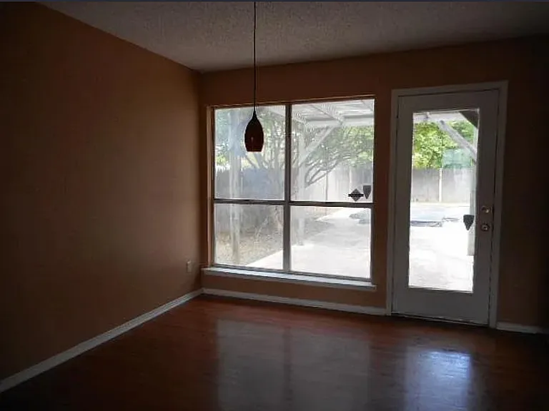 6420 Longmont Trl — Photo 8