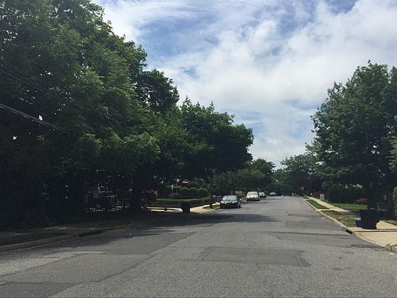 4th image of 727 Stowe Ave