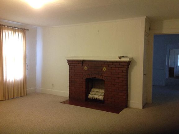 3rd image of 218 Sycamore St