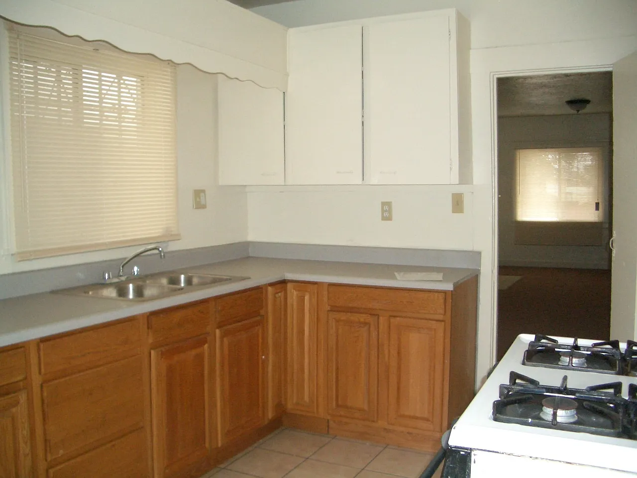 Welcome to our beautiful house on 96th Ave, Oakland CA. - Updated pictures coming soon. — Photo 4