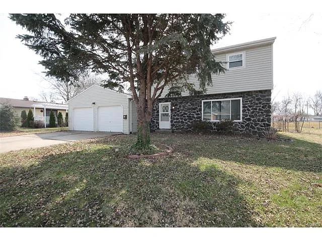 110 W Poplar St photo 1