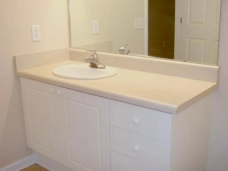 323 McKenna Cir — Photo 6