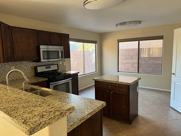 2445 W Running Deer Trl — Photo 5
