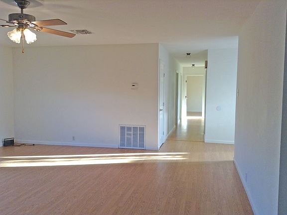 4th image of 4910 Houston Dr