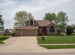 5808 Eagle Creek Dr, Fort Wayne, IN 46814
