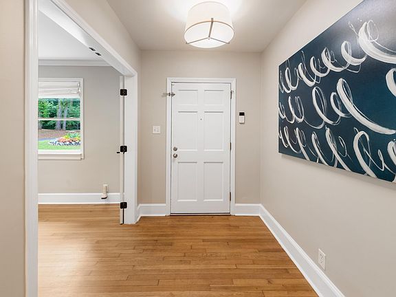 4th image of 3934 Hope Valley Rd