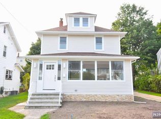 26 Haring St, Bergenfield, NJ 07621