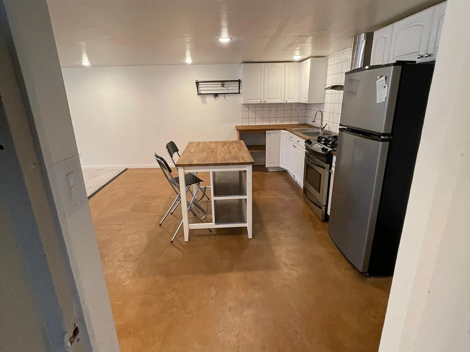832 E Elgin Ave — Photo 2