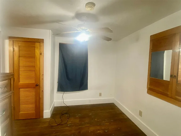 5618 Avenue L #UP — Photo 8