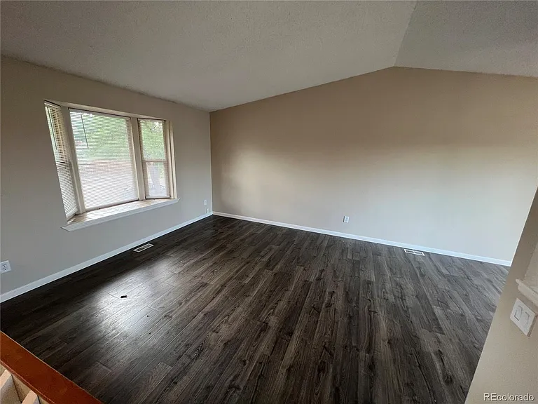 3835 Glenhurst St — Photo 4