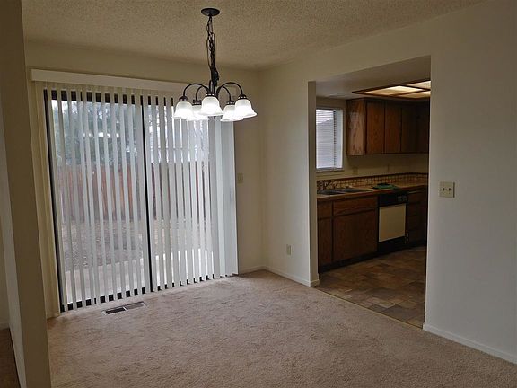 3rd image of 745 Robin Dr