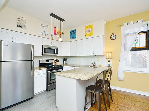 5th image of 1423 W Oakdale Ave #G-1