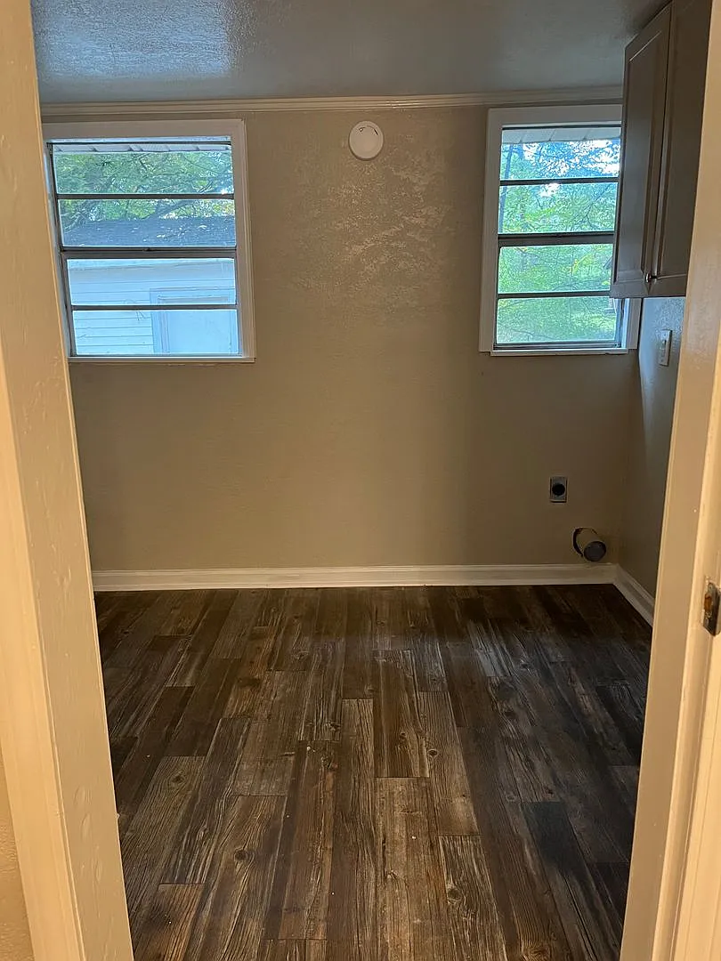 2 Bedroom 1 Bath — Photo 3