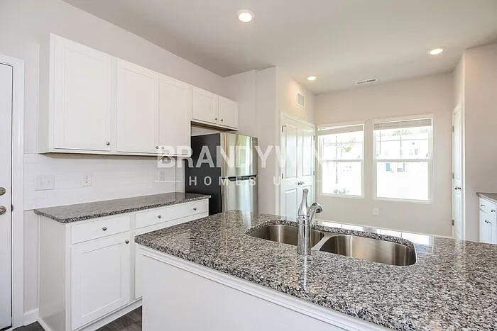 912 Coosaw Pl — Photo 3