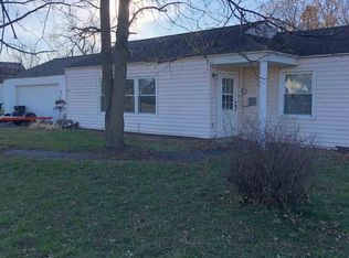 320 S Auburn Rd, Auburn, MI 48611