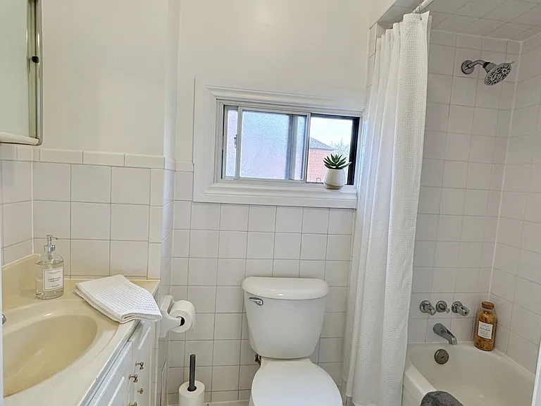 93 Barton St E #3 — Photo 20