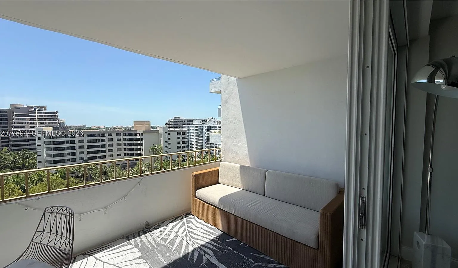 Commodore Club West Condo — Photo 2