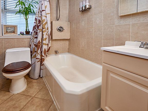 4th image of 13822 78th Ave APT B
