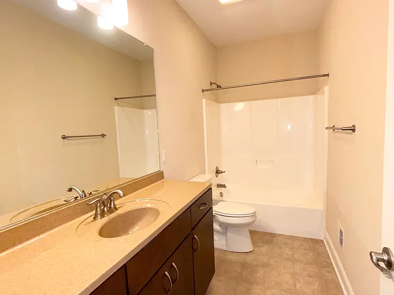 616 Lois Ln #616 — Photo 16