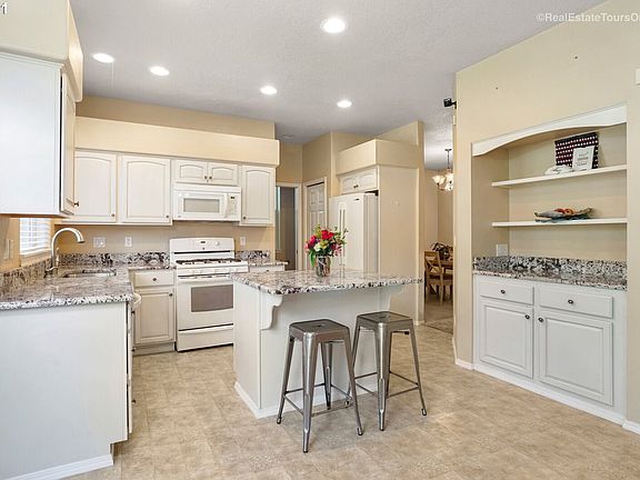 2nd image of 31105 SW Kensington Dr