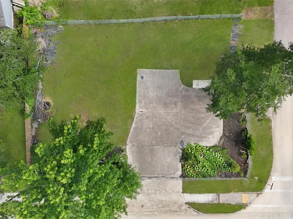 1620 Odd Fellow St, Conroe, TX 77301