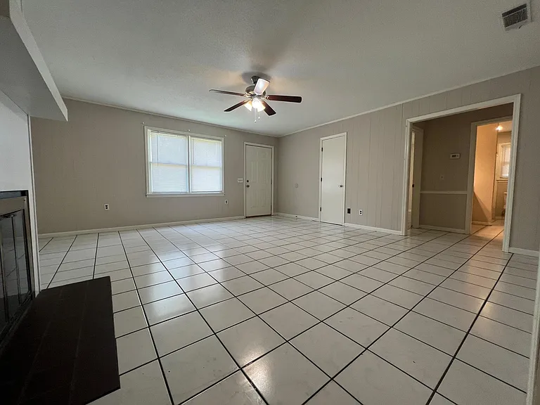 809 Robin Hood Trl — Photo 10