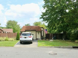 29 Blue Jay Ct #1000, Howell, NJ 07731