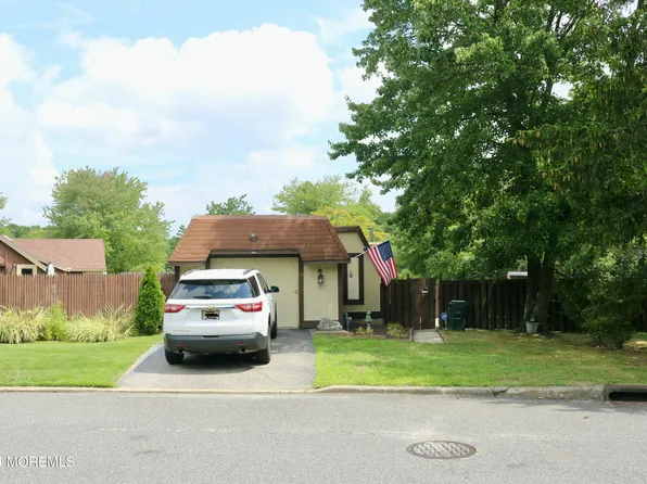 29 Blue Jay Court #1000, Howell, NJ 07731