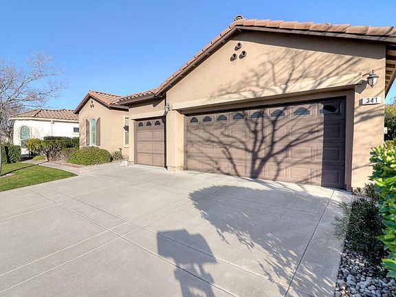 3rd image of 341 Canyon Springs Drive